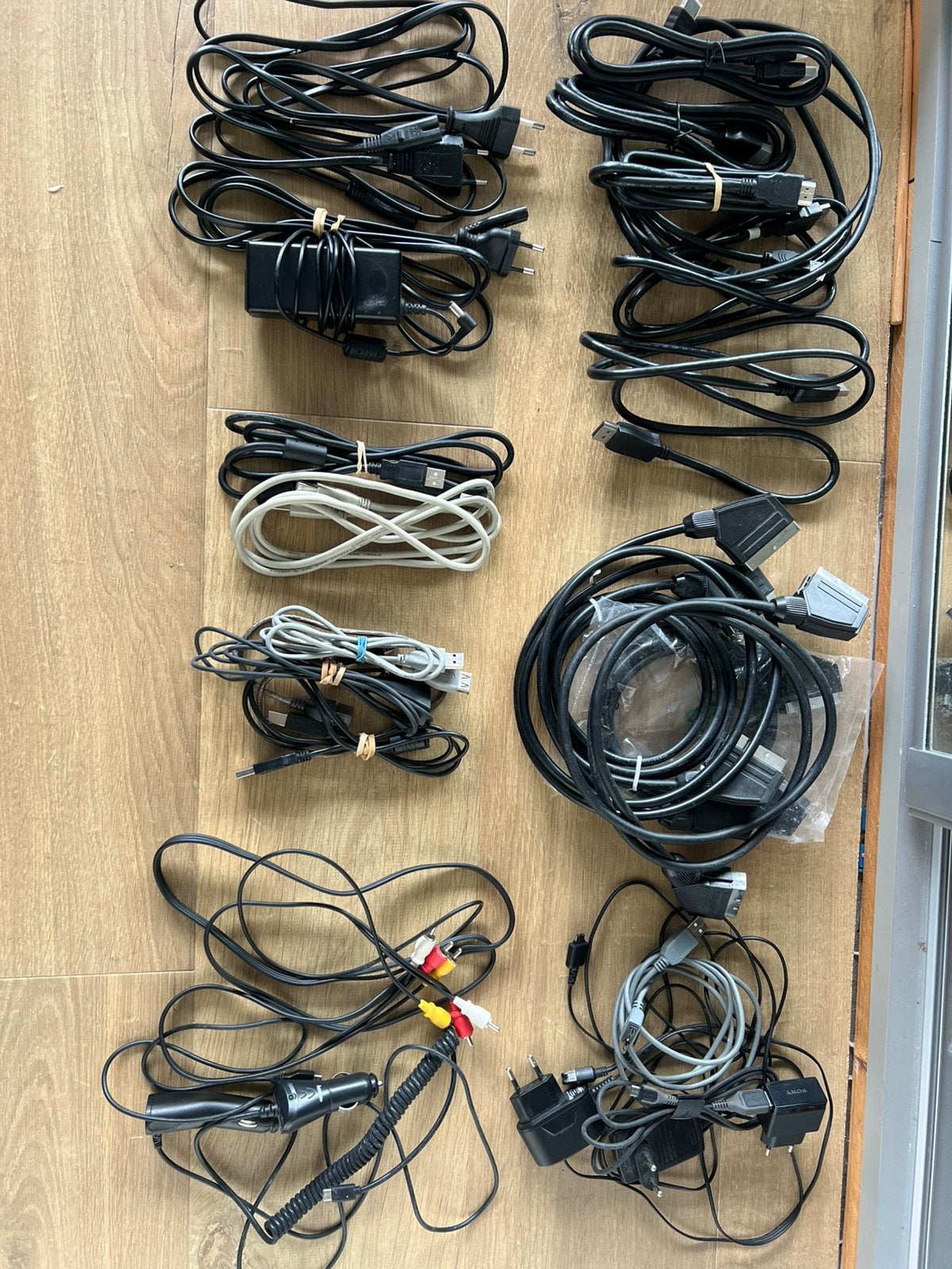 Meerdere audio en video kabels, hdmi, scart, usb, rca, etc, Ophalen of Verzenden, Gebruikt, Minder dan 2 meter, Tv-kabel