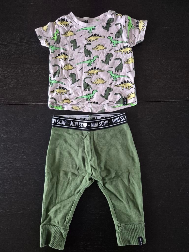 Stoere zomerset dino print - T-shirt & broekje - maat 62, Newborn, Ophalen of Verzenden, Zo goed als nieuw, Setje