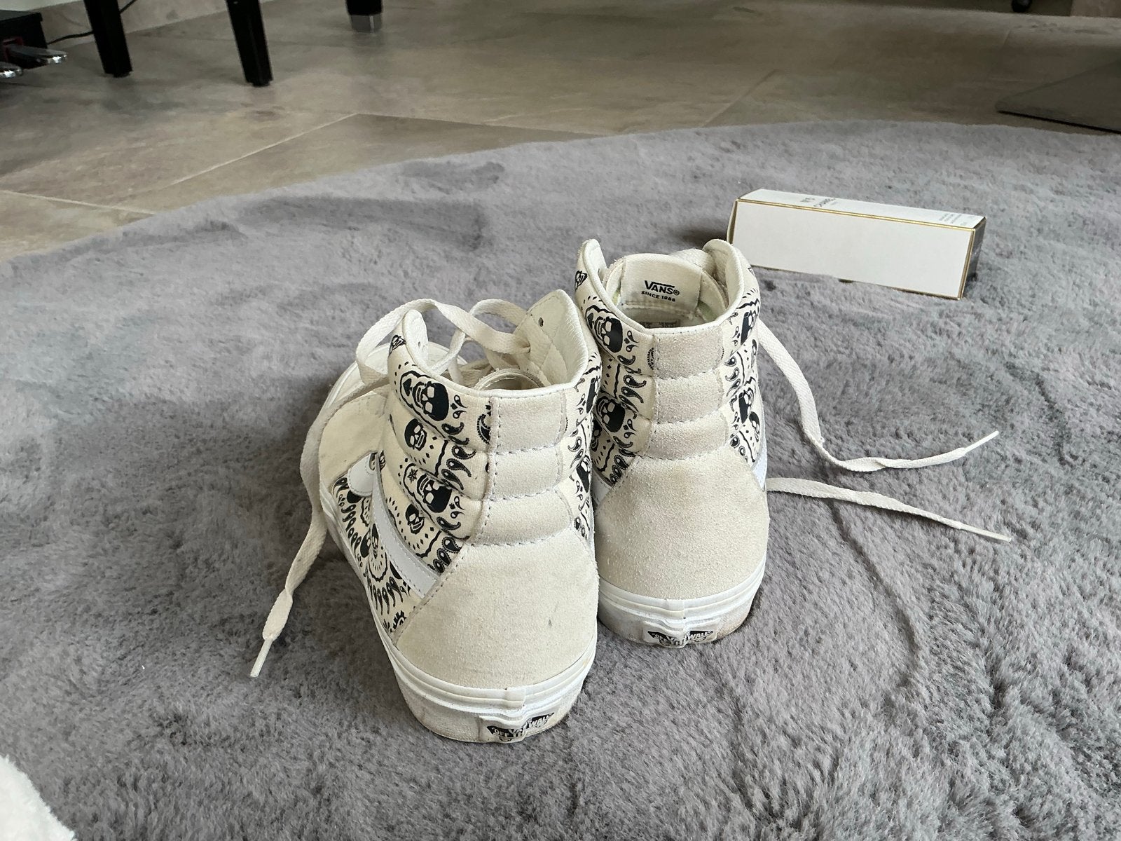 Vans Sk8-Hi Bandana Skulls Sneakers - Maat 41, Ophalen of Verzenden, Gedragen, Wit, Sneakers of Gympen