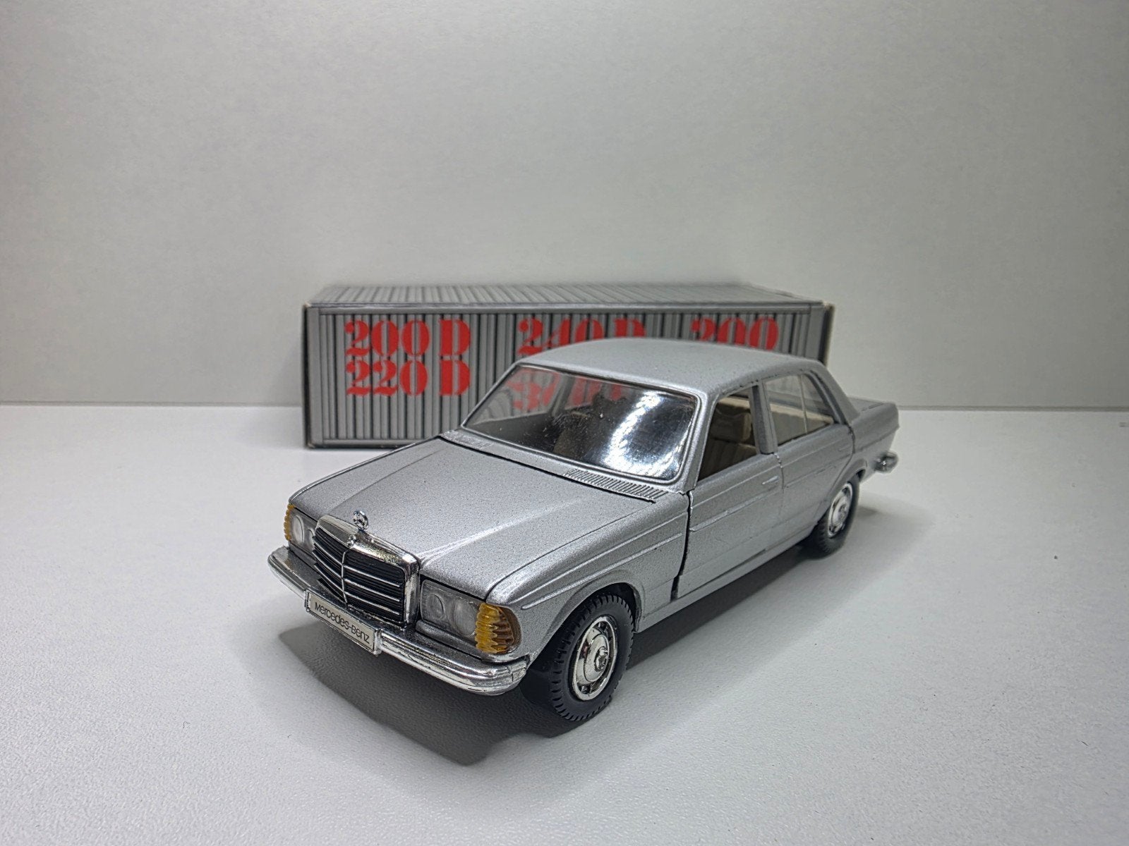mercedes 200d, Ophalen of Verzenden, Zo goed als nieuw, Bus of Vrachtwagen