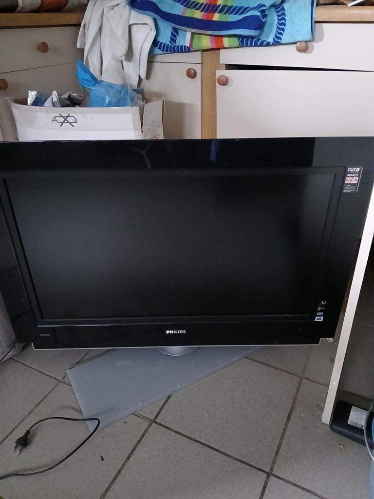 Philips TV 82 inch op draaibare voet - Goede staat, Audio, Tv en Foto, Ophalen, Gebruikt, 100 cm of meer, Philips