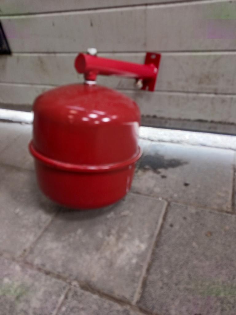 Expansievat met beugel 2x vat, Minder dan 20 liter, Ophalen of Verzenden, Onderdeel, Minder dan 3 jaar oud
