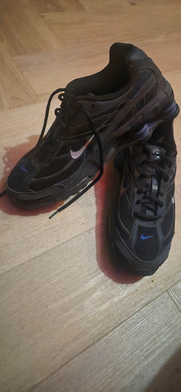 Nike shox ride 2. Zwart met blauw. Schoenmaat 45, Ophalen, Zo goed als nieuw, Schoenen