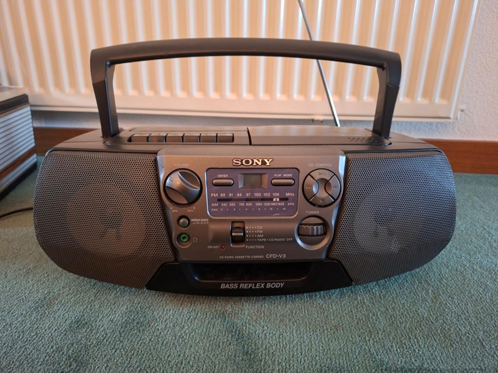 Sony CFD-V3 Boombox – CD Werkt Perfect – Tuner Niet Helemaal, Audio, Tv en Foto, Radio's, Ophalen