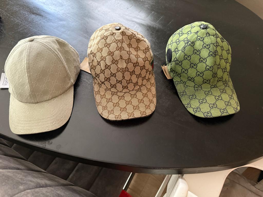 Set van 3 Gucci petten - Diverse kleuren en stijlen, Ophalen of Verzenden, Zo goed als nieuw, One size fits all, Pet