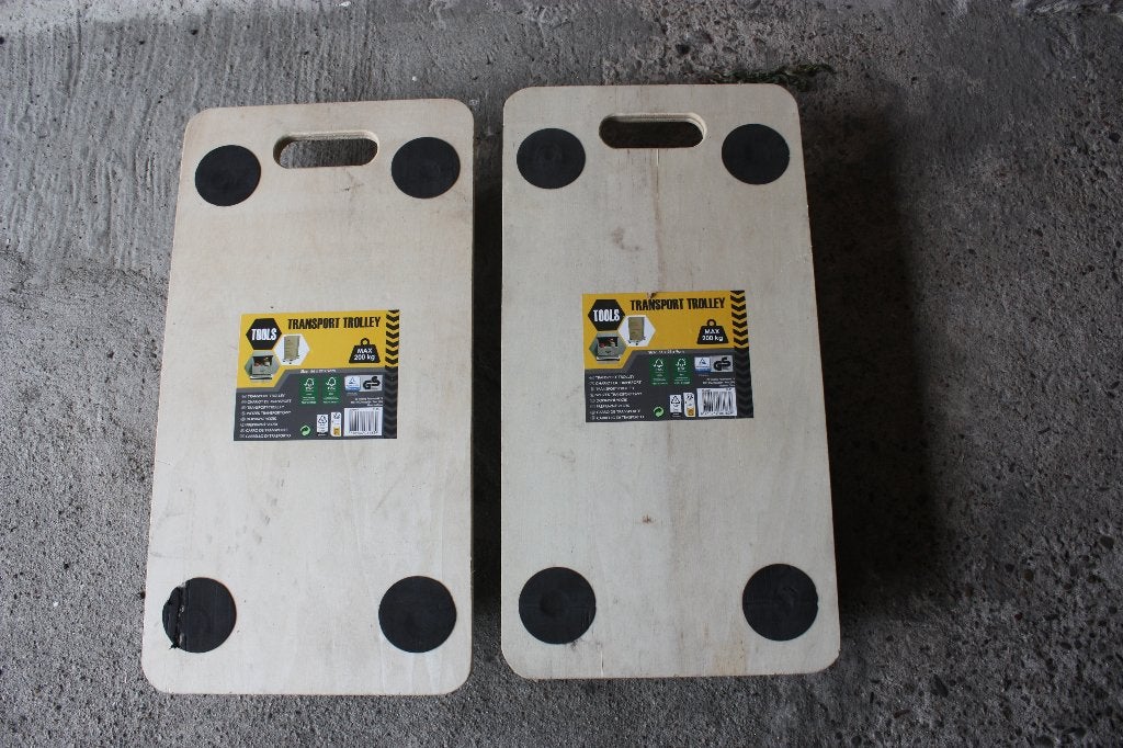 Te koop: 2 meubel of transport trolleys 56x29x9 cm, Ophalen, Zo goed als nieuw