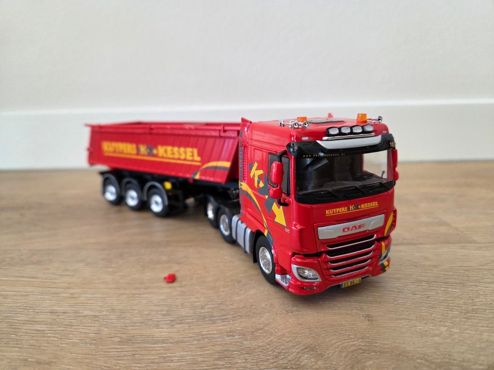 Tekno DAF XF 106 Kuypers met kiepoplegger, Ophalen of Verzenden, Zo goed als nieuw, Bus of Vrachtwagen, Tekno
