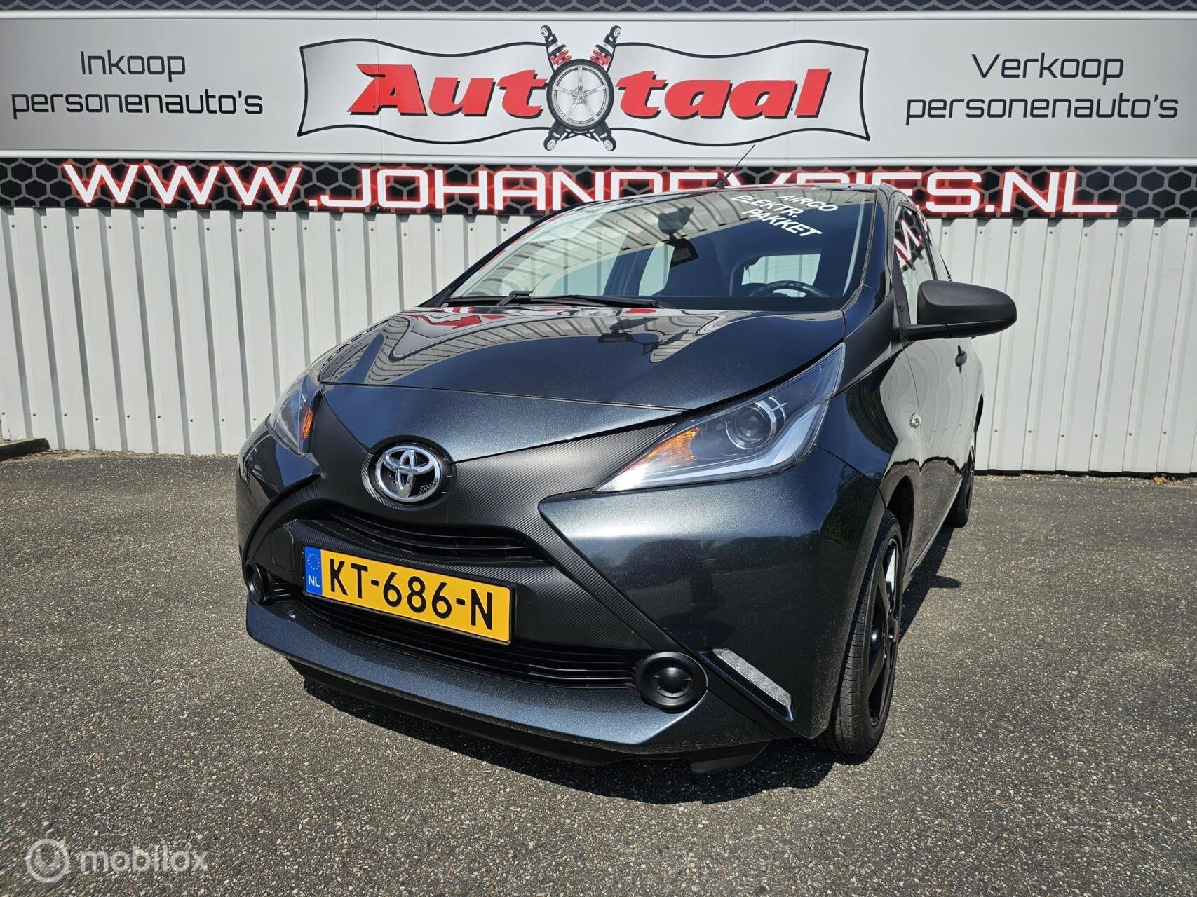 Toyota Aygo 1.0 VVT-i x-fun I Airco I Navigatie I Elektr.-pa, Voorwielaandrijving, Gebruikt, Euro 6, 4 stoelen