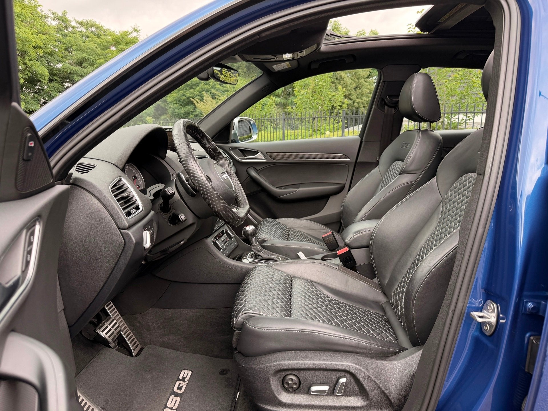 Audi Q3 2.5 TFSI RS Q3 QUATTRO PERFORMANCE PANORAMDAK BOSE C, Auto's, Audi, Automaat, Gebruikt, Blauw, 340 pk