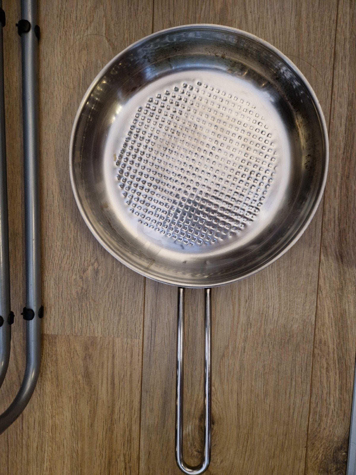 RVS koekenpan bakpan met honingraad 24 cm- EVA TRIO design, Huis en Inrichting, Keuken | Potten en Pannen, Ophalen of Verzenden