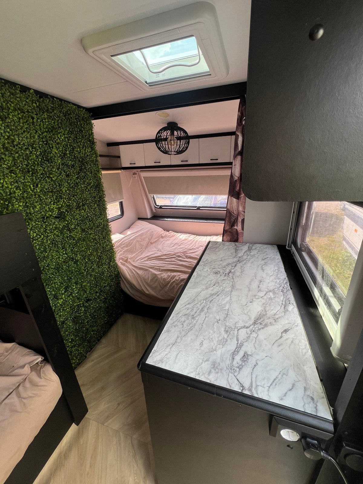 Hobby Caravan Classic 420 10D + stapelbed!, Caravans en Kamperen, Caravans, Vast bed, Hobby, Koelkast, 750 - 1000 kg