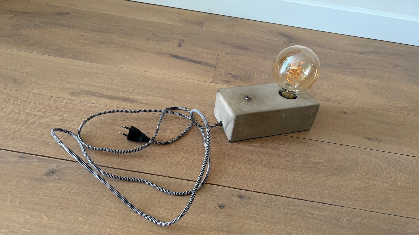 Bijzondere stenen lamp, Ophalen, Zo goed als nieuw