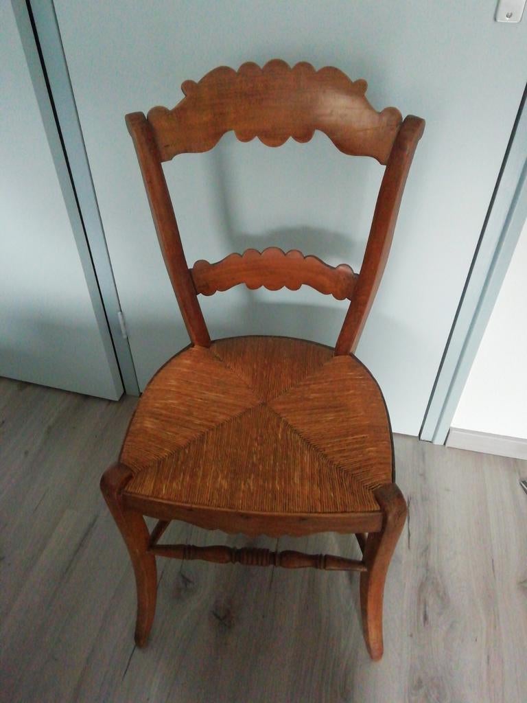 Vintage houten stoel met biezen zitting, Antiek en Kunst, Antiek | Meubels | Stoelen en Banken, Ophalen