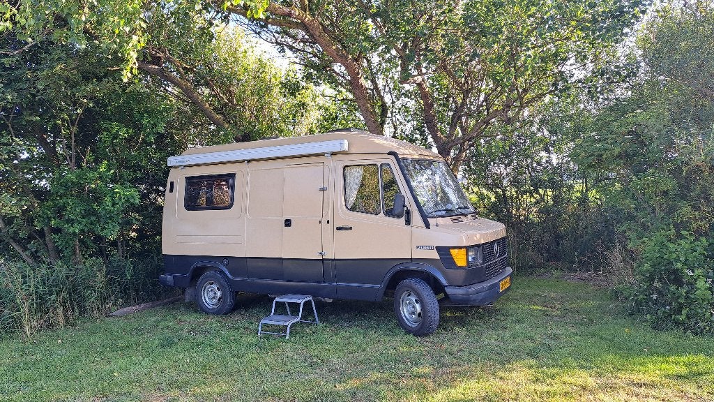 Mercedes 208D Opknapper, Automaat, Buscamper of Camperbus, Ringverwarming, Tot en met 2