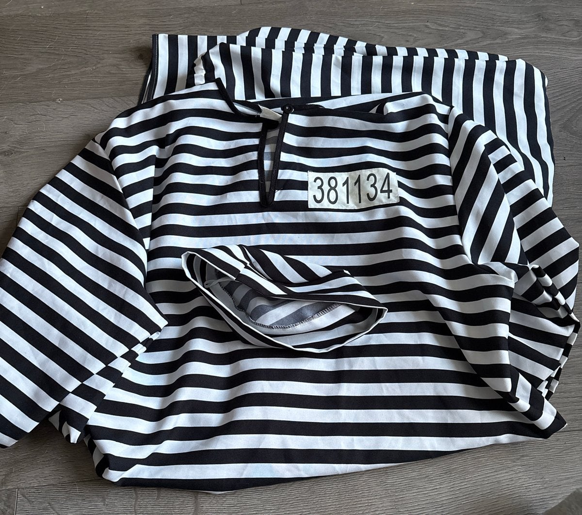 Gevangenenkostuum - Ideaal voor Carnaval of Themafeest, Carnaval, Maat 46/48 (XL) of groter, Ophalen of Verzenden, Zo goed als nieuw