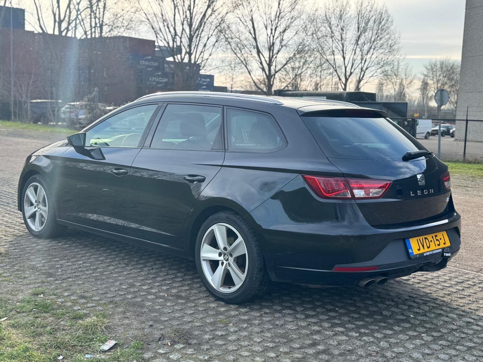 Seat LEON ST 1.8 TSI FR Business / AUTOMAAT / NAVI / STOELVW, Auto's, Seat, 1272 kg, Gebruikt, 4 cilinders, Leon