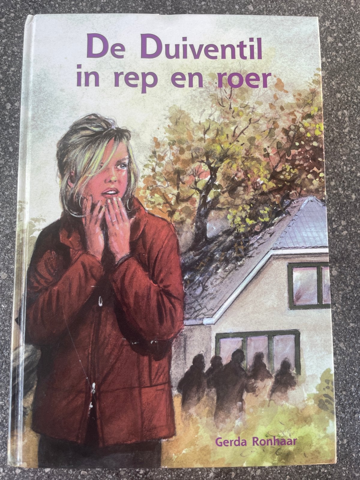 De Duiventil in rep en roer - Gerda Ronhaar, Ophalen of Verzenden, Gelezen, Nederland