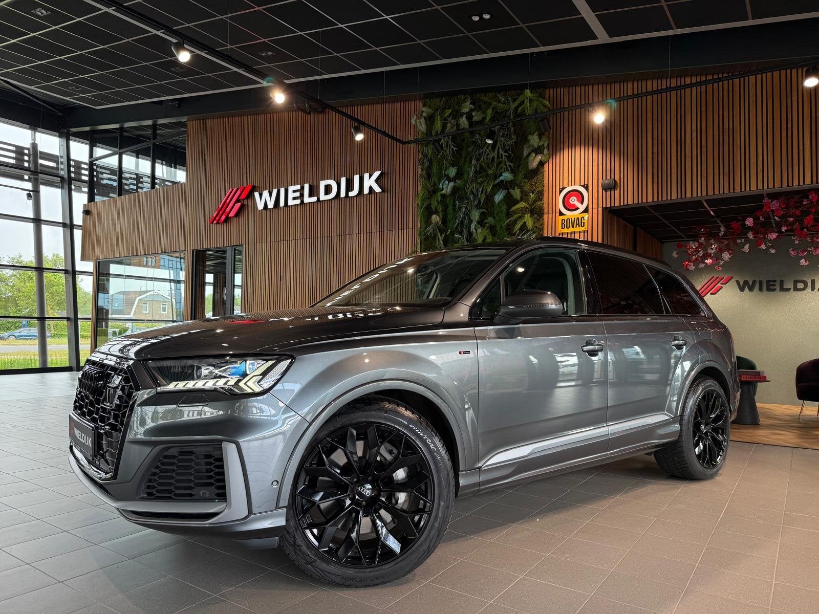 Audi Q7 55 TFSI e quattro Pro Line Plus S linePano elek trek, Auto's, Automaat, Dealer onderhouden, 14 kWh, Gebruikt