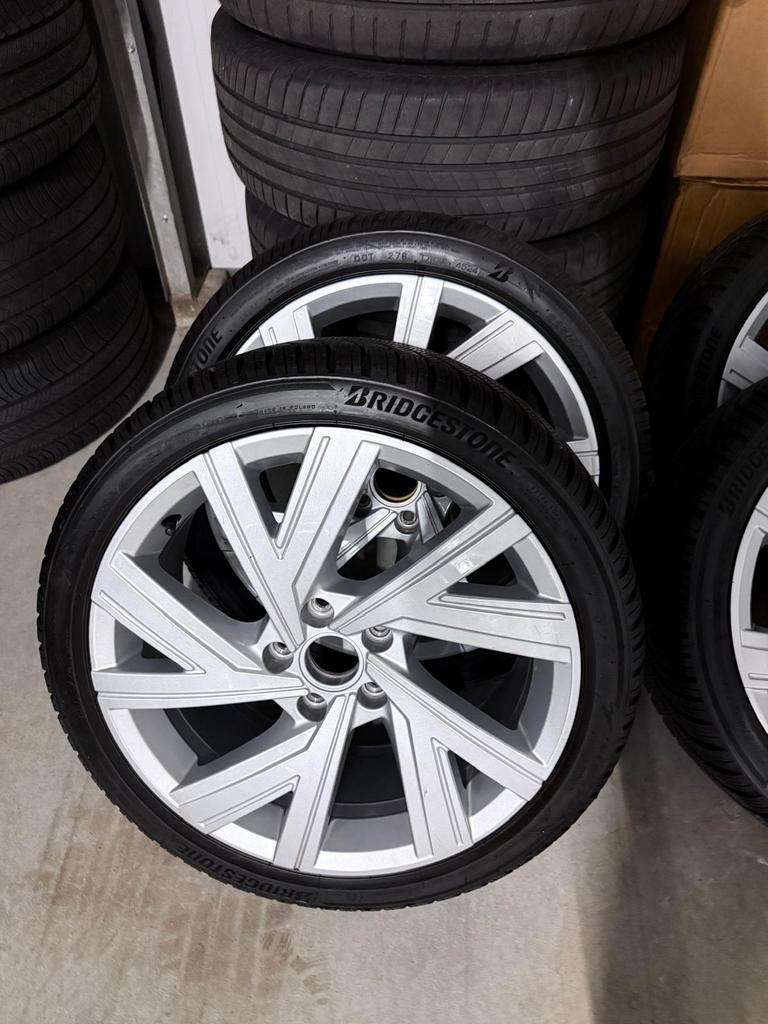 VW Golf Velgen met Bridgestone 225/40R18 banden, Auto-onderdelen, Banden en Velgen, Ophalen, 18 inch, Banden en Velgen, Zomerbanden