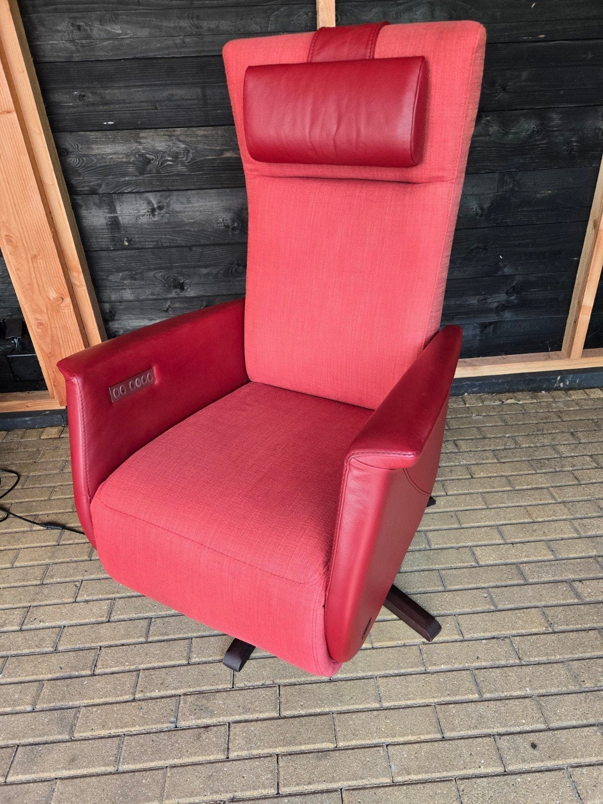 ZGAN prominent sta-op lig fauteuil Bordeaux rood Draaibaar, Ophalen, Zo goed als nieuw