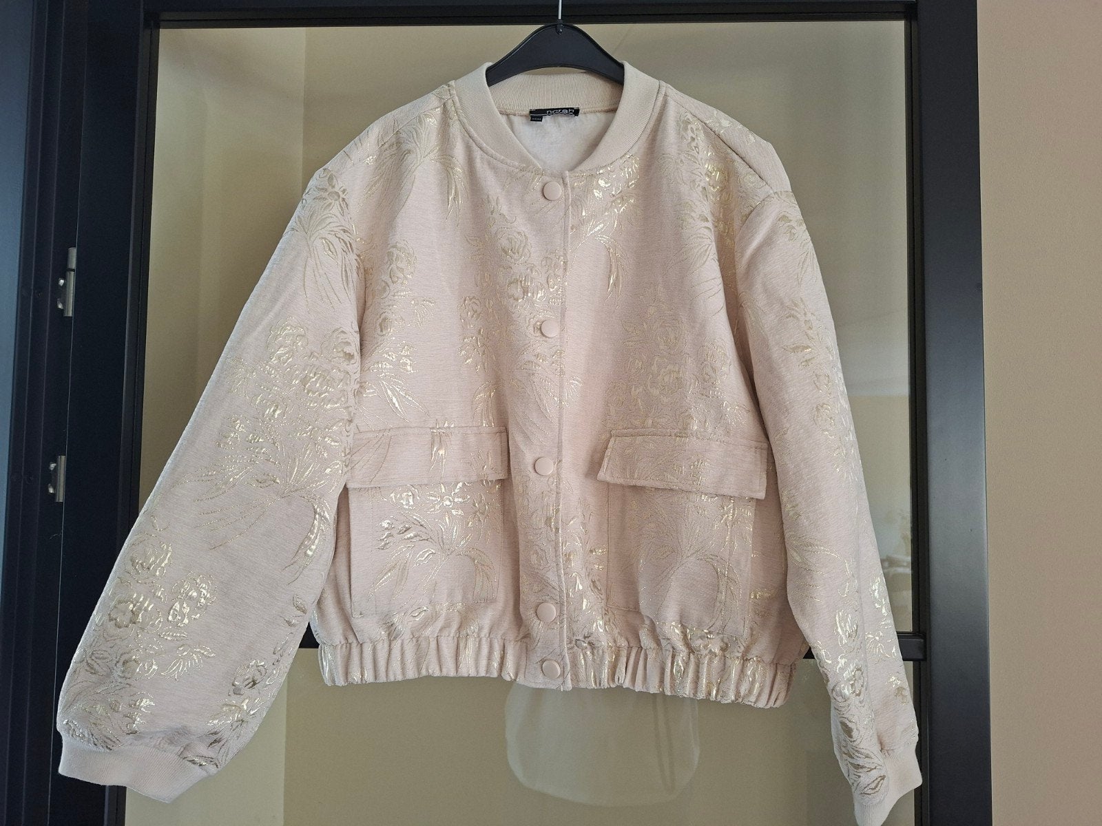 Norah bomberjack met gouden print, maat 42/44, Beige, Maat 42/44 (L), Ophalen of Verzenden, Zo goed als nieuw