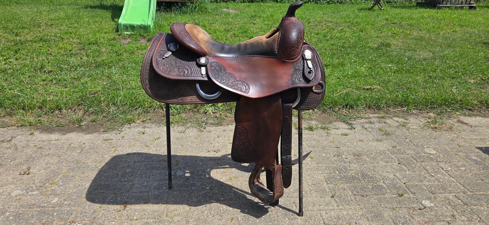 Bob's western zadel, Ophalen