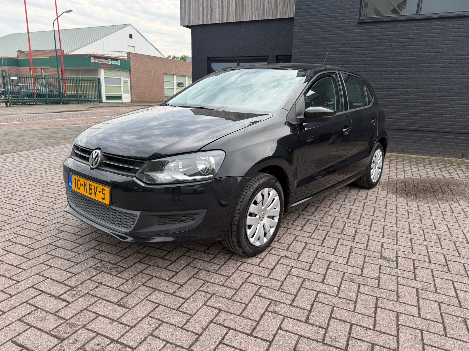 Volkswagen Polo 1.2 51KW 2010 Zwart, Auto's, Volkswagen, Voorwielaandrijving, 967 kg, 40 €/maand, Zwart