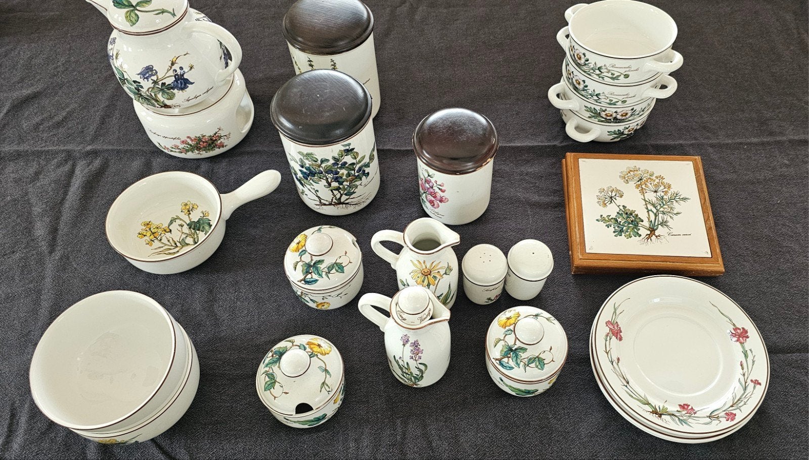 Uitgebreid servies Villeroy & Boch, Gebruikt, Overige merken, Keramiek, Vintage