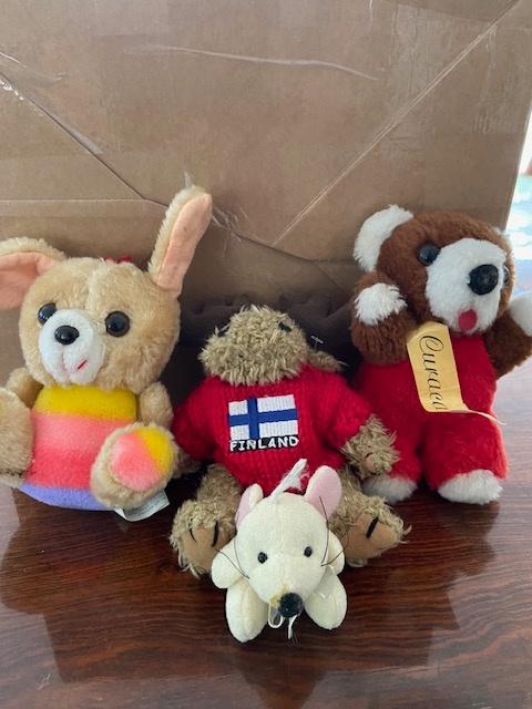 4 stuks knuffels Finland Curacao en meer, Kinderen en Baby's, Speelgoed | Knuffels en Pluche, Overige merken, Overige karakters