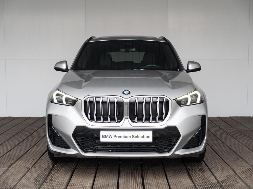 BMW X1 sDrive18i | M Sportpakket | Travel Pack | Driving Ass, Gebruikt, Met garantie (alle), Bedrijf, 3 cilinders