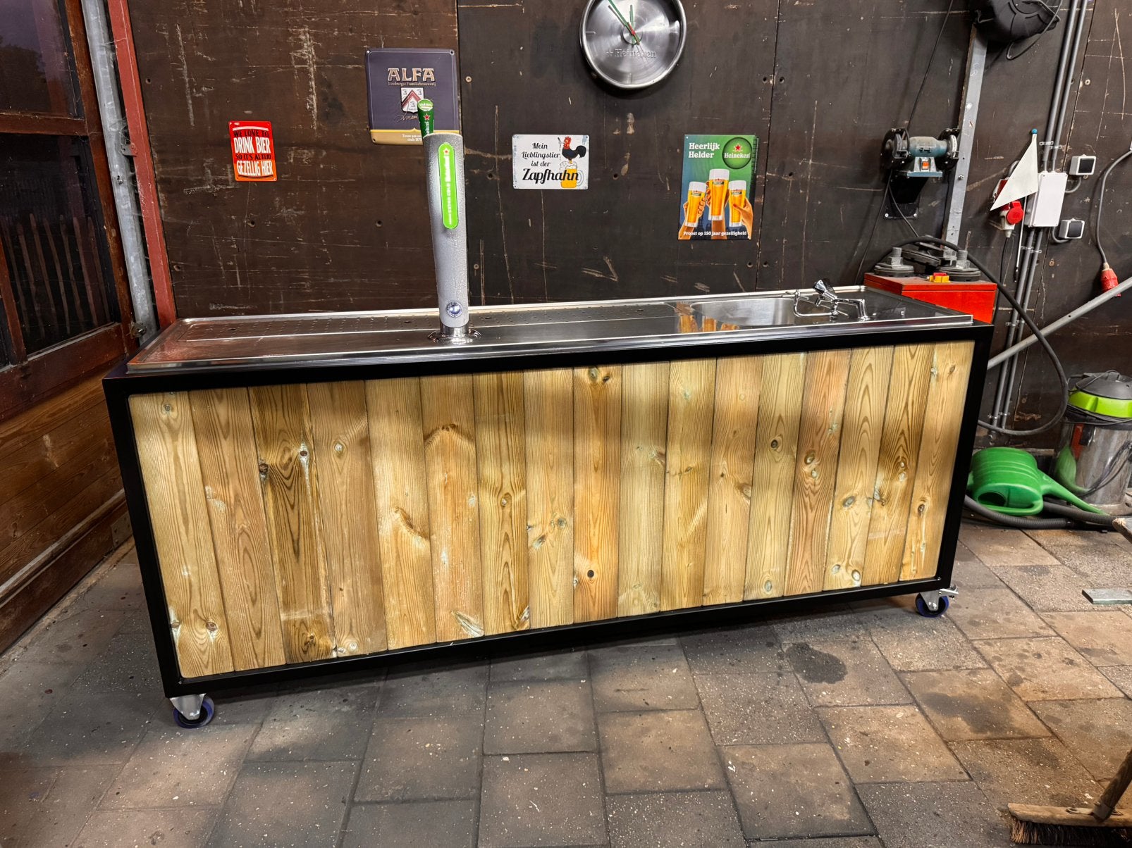 Mobiele tap met heineken icecold, Ophalen, Zo goed als nieuw