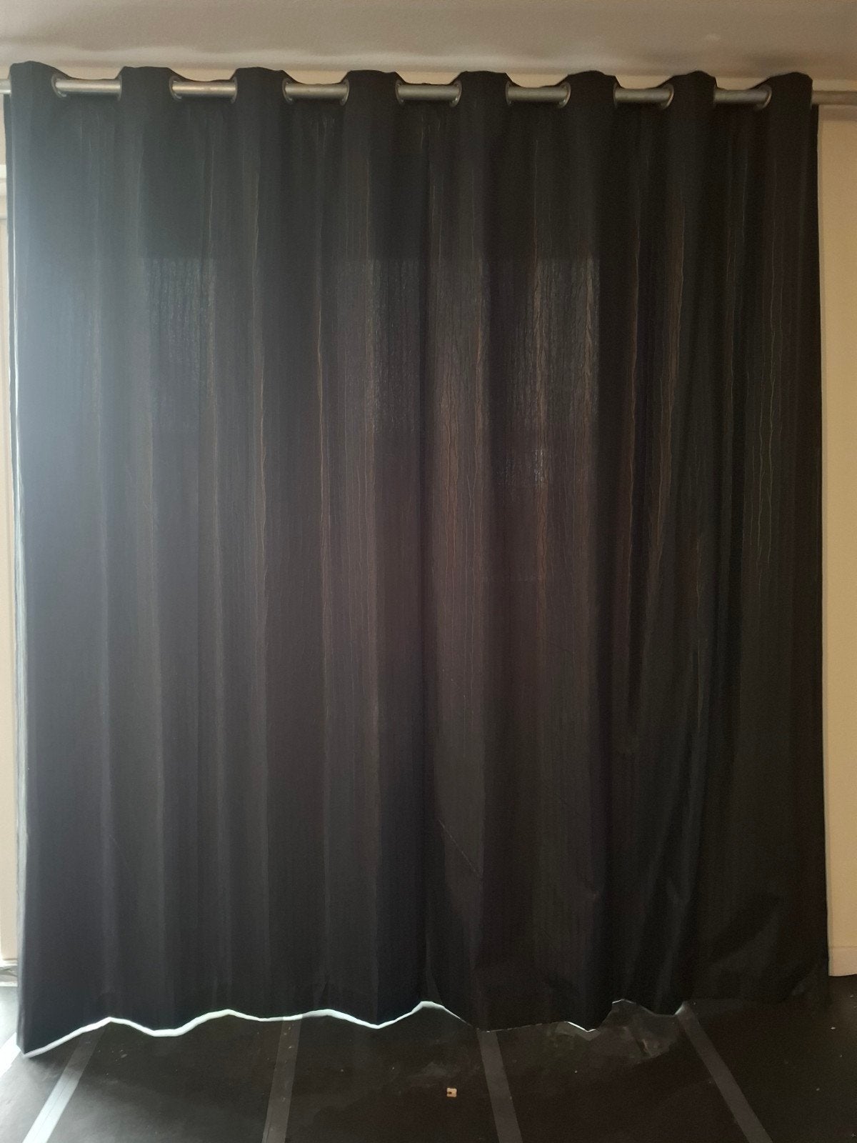 Zwart gordijn met industriële roede (5.10m x 2.54m), Ophalen, Met ringen, Gebruikt, Zwart