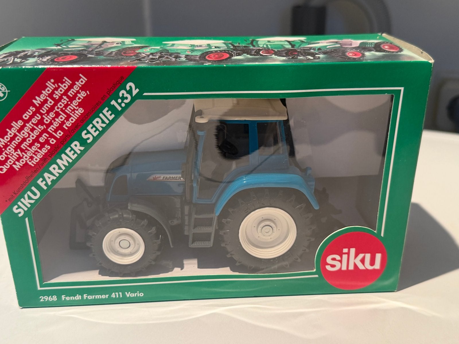 Siku Fendt Farmer 411 Vario Tractor 1:32 - Nieuw in doos, Ophalen of Verzenden, Nieuw, Tractor of Landbouw, SIKU