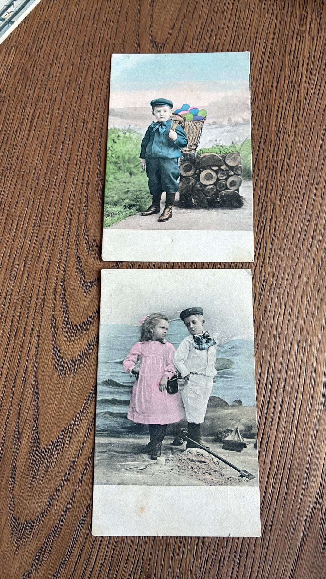 2 antieke kaarten. Kinderen. Op strand en eieren zoeken, Verzamelen, Ansichtkaarten | Themakaarten, Ophalen of Verzenden, Voor 1920