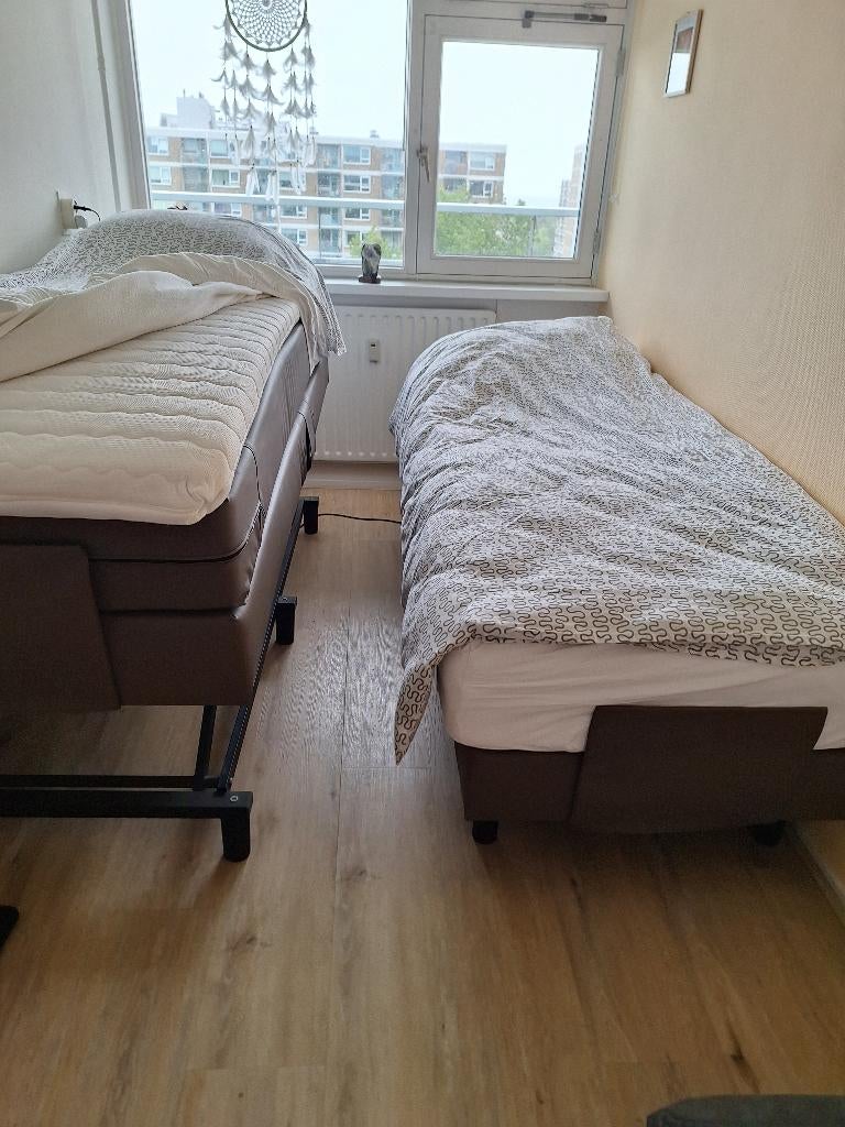 2 x seniorenbed/ 1 x seniorenbed, Huis en Inrichting, Slaapkamer | Bedden, Ophalen, Verstelbaar, 210 cm, Zo goed als nieuw