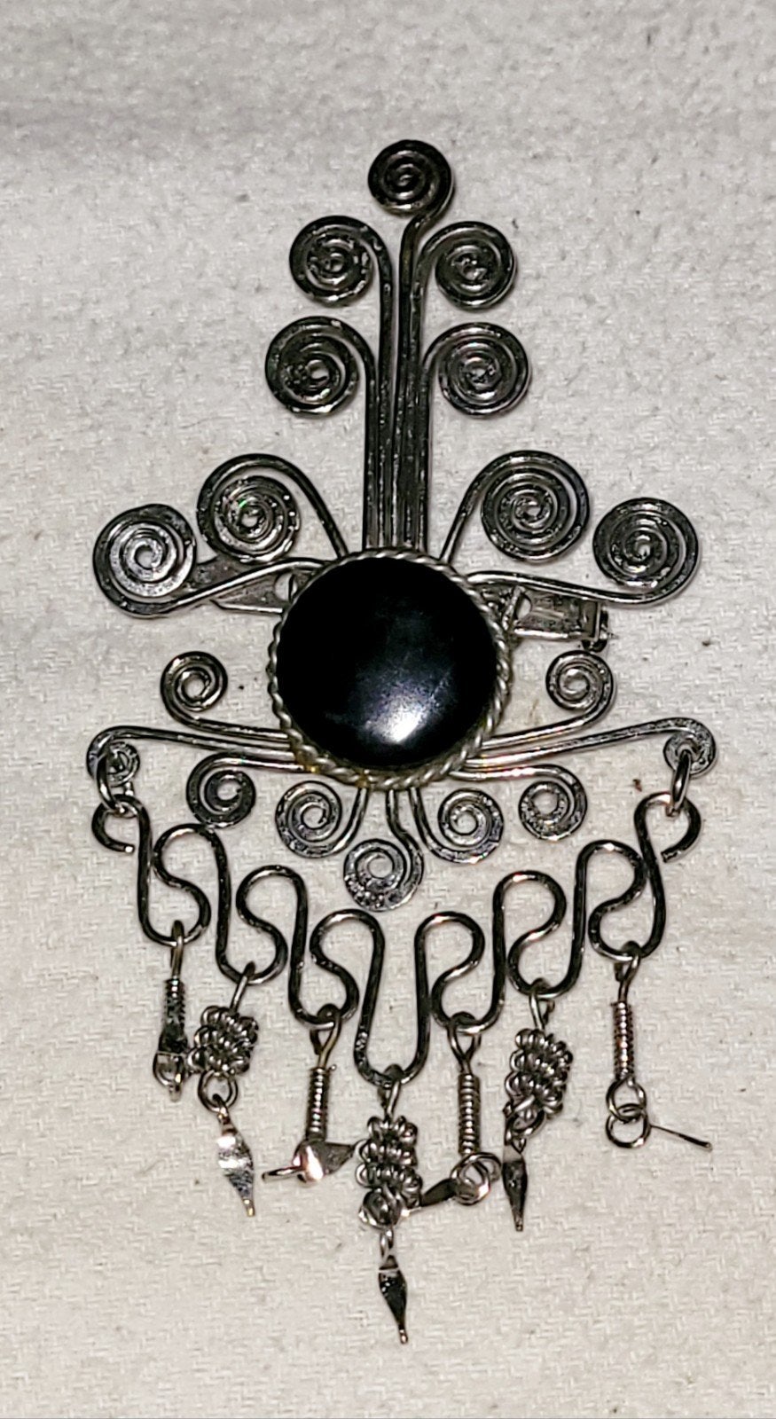 Fraaie zilverkleurige ethnische broche Spanje/Zuid-Amerika, Overige materialen, Verzenden, Zo goed als nieuw, Zilver