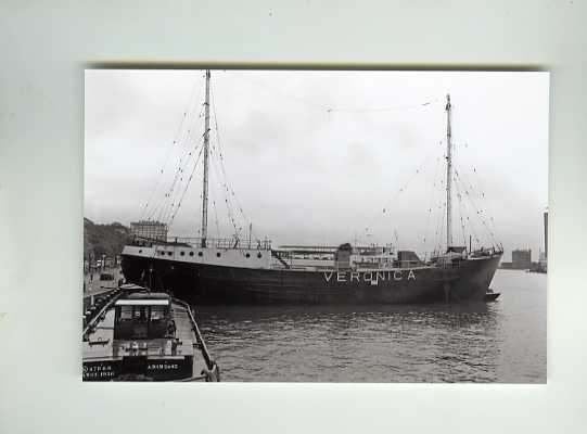 scheepvaart-foto-veronica-radioschip-ex visserij, Ophalen of Verzenden, Zo goed als nieuw, Motorboot, Boek of Tijdschrift