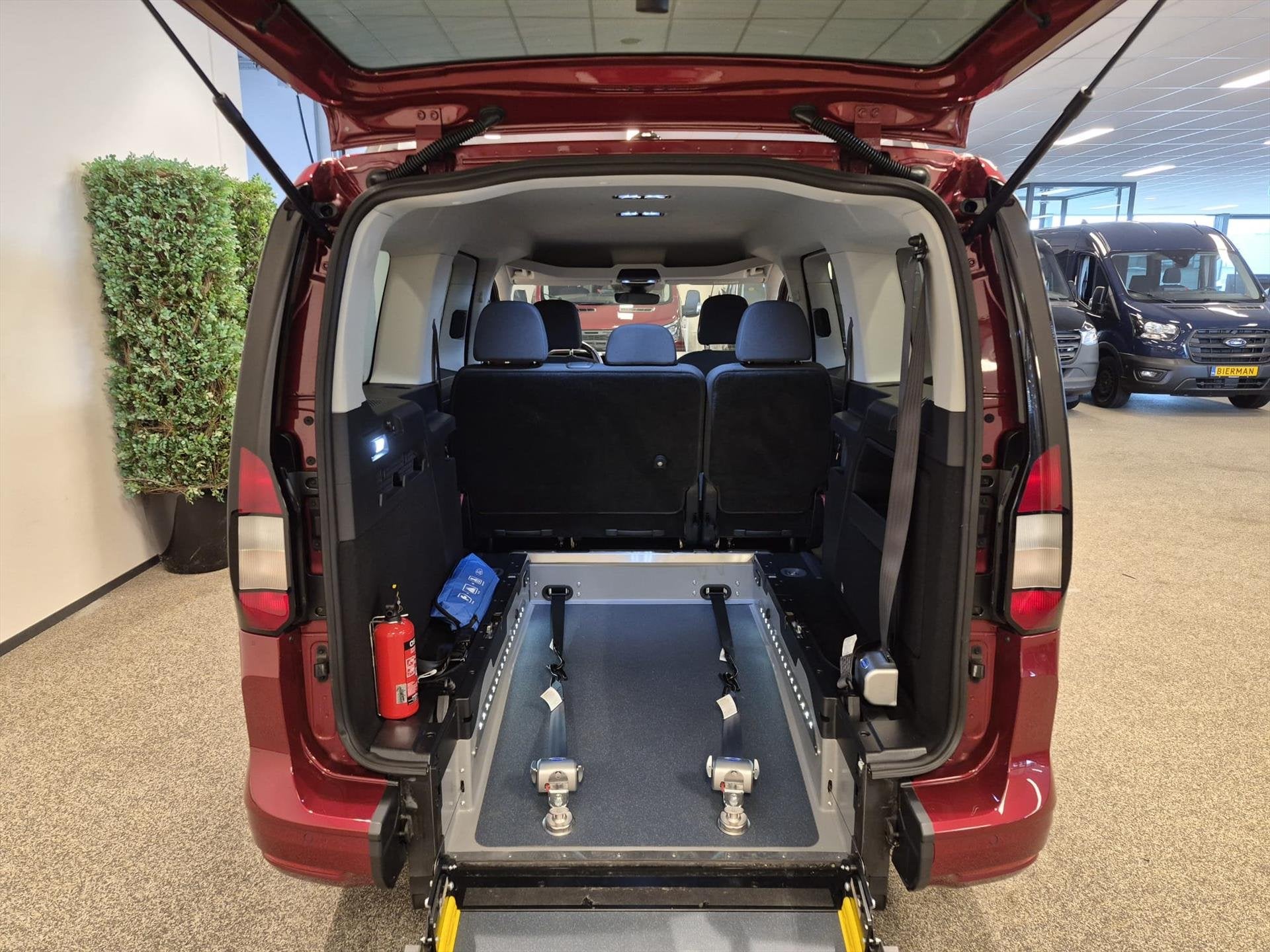 Ford Tourneo Connect L2 Rolstoelauto Automaat 5+1, Auto's, Automaat, 12 maanden, Stof, Bedrijf