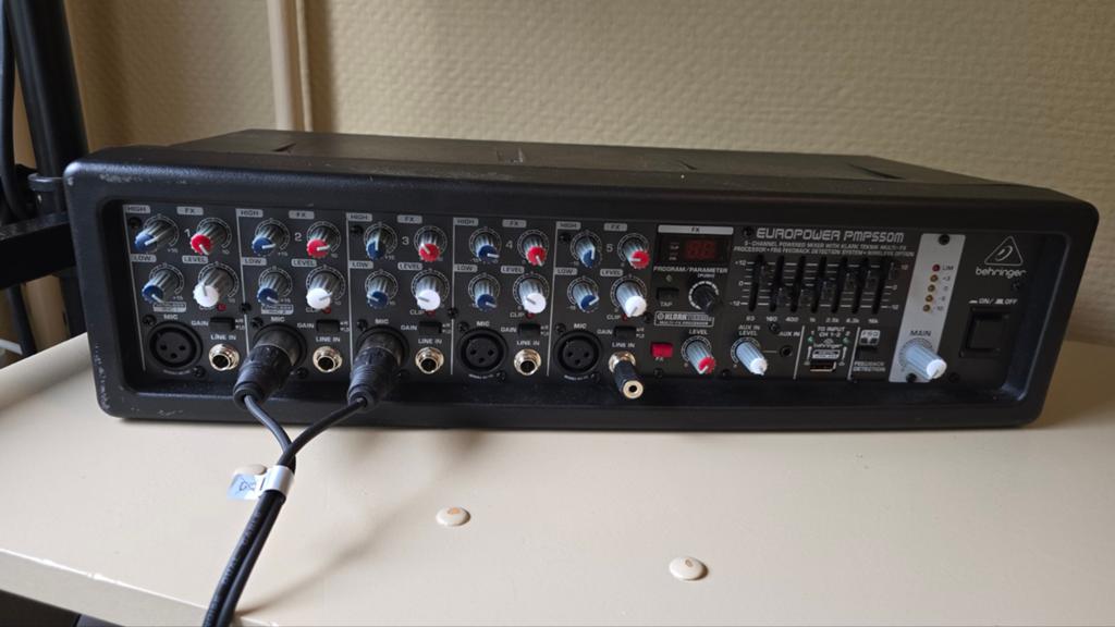 Behringer Europower PMP550M Powermixer, Muziek en Instrumenten, Mengpanelen, Gebruikt, Minder dan 5 kanalen, Microfooningang, Ophalen of Verzenden