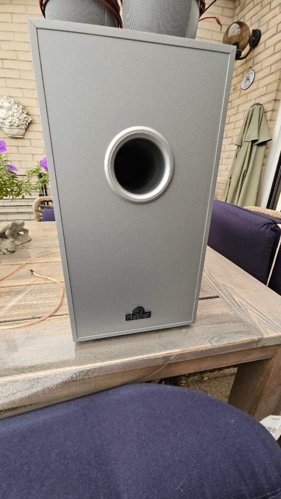 Magnat Passieve Subwoofer + 2 Loewe Satellietboxen (Zilver), Ophalen, Gebruikt, Magnat, 120 tot 150 watt