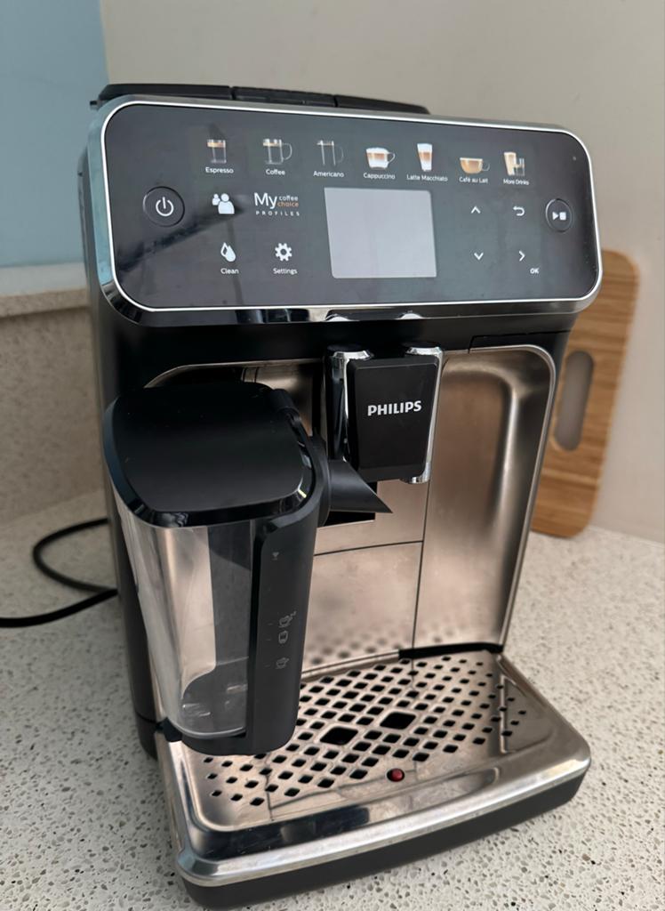 Philips EP5447 Espressomachine (2025), Ophalen, Afneembaar waterreservoir, Espresso apparaat, 10 kopjes of meer