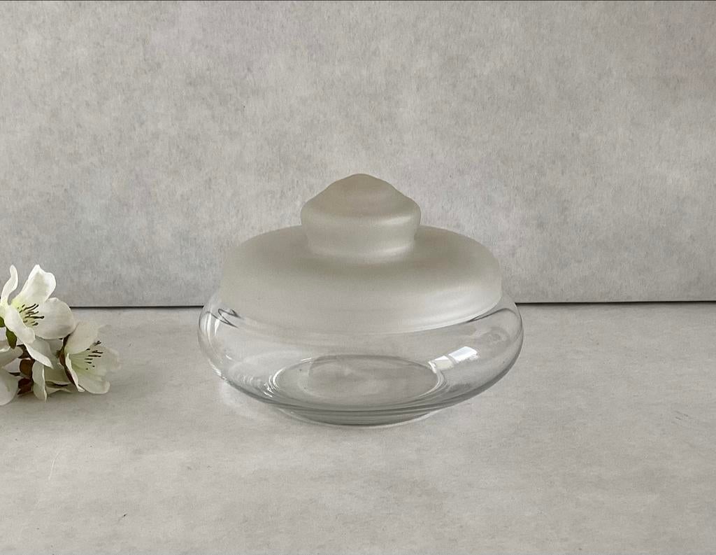 Glazen bonbonnière met gesatineerd (mat) deksel, Antiek en Kunst, Ophalen of Verzenden