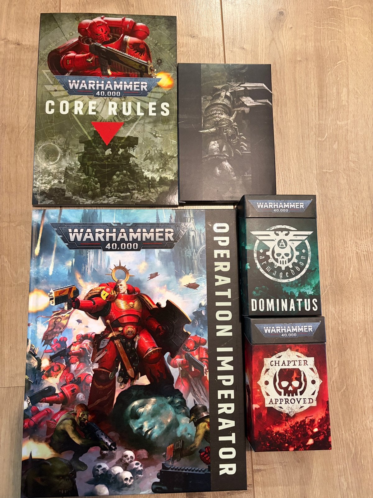 11th core rule & Armageddon operation book & 3 cards 40k, Hobby en Vrije tijd, Wargaming, Verzenden, Zo goed als nieuw, Warhammer 40000