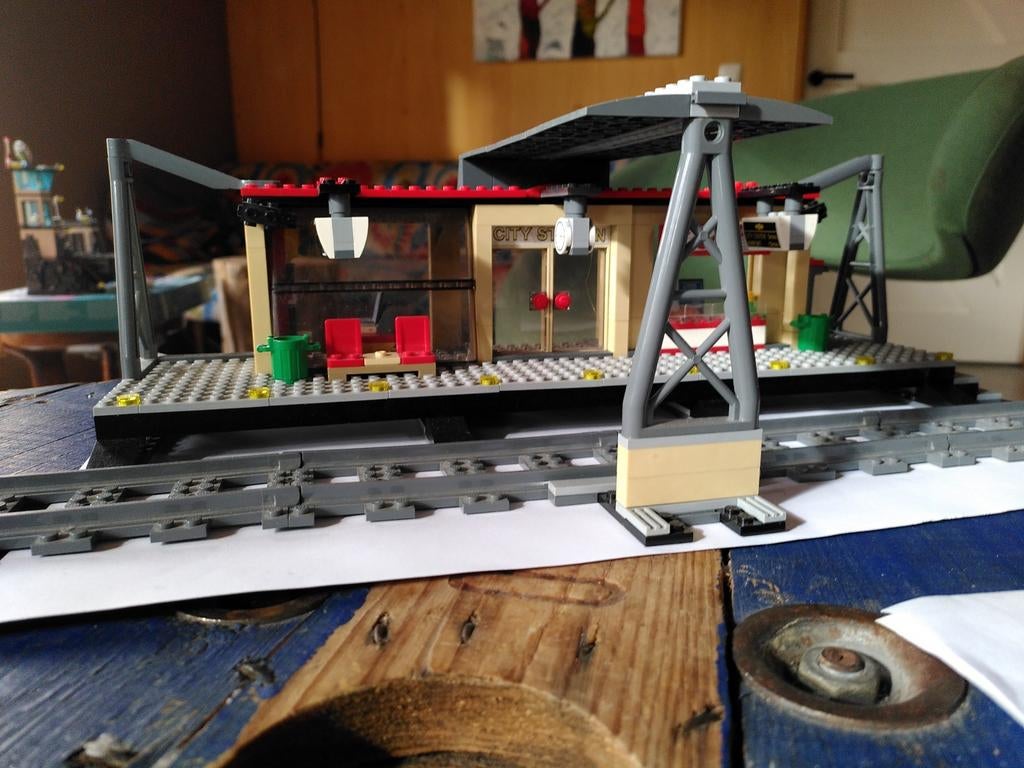 Lego city treinstation met taxi 60050 compleet, Kinderen en Baby's, Speelgoed | Duplo en Lego, Ophalen of Verzenden, Zo goed als nieuw