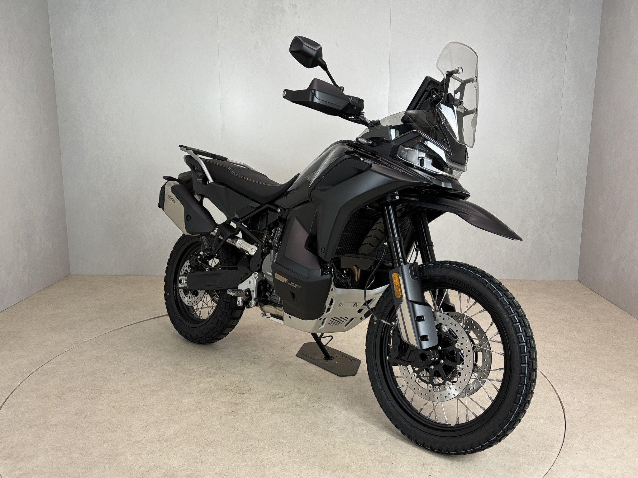 CFMOTO 800MT-X (bj 2026), Meer dan 35 kW, Toermotor, Contact@bwimport.be, Bedrijf