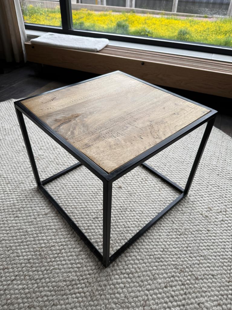 Salontafel/bijzettafel met houten blad en metalen frame, Ophalen, Minder dan 45 cm, Minder dan 55 cm, Gebruikt
