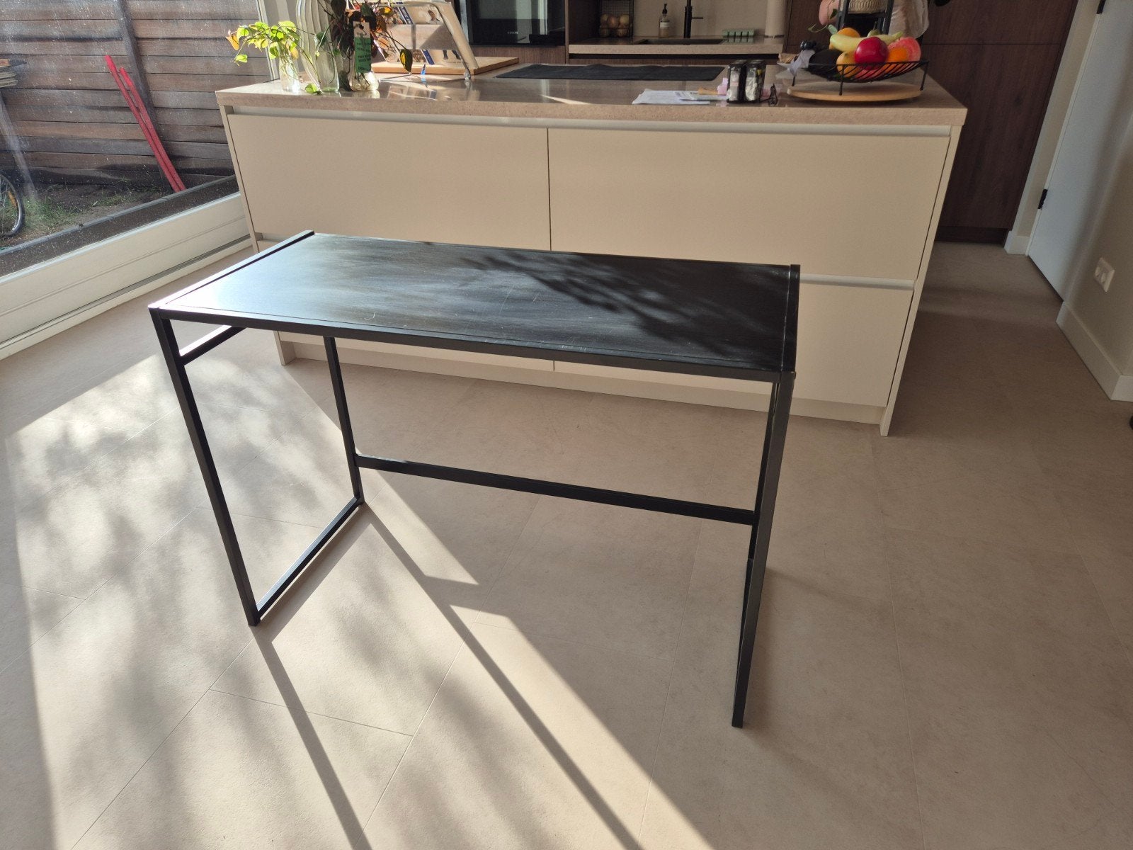 2 x zwarte bureautjes 110x50x74 cm, Huis en Inrichting, Ophalen, Gebruikt