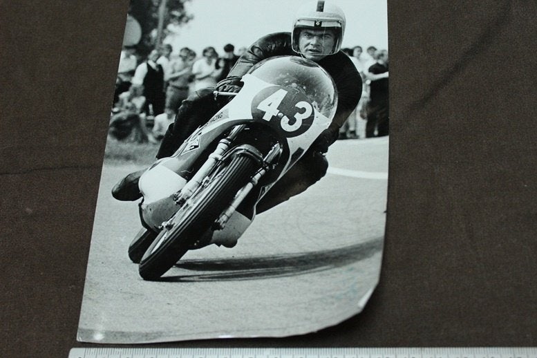 foto Dieter Braun 1973 motor coureur, Ophalen of Verzenden, Gelezen