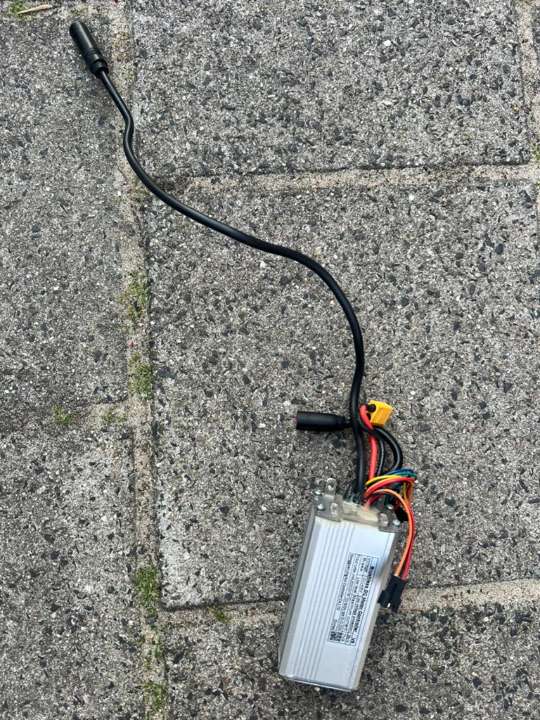 V8 Fatbike opvoerbare controller zwarte kabel, Ophalen, Zo goed als nieuw, Fatbike
