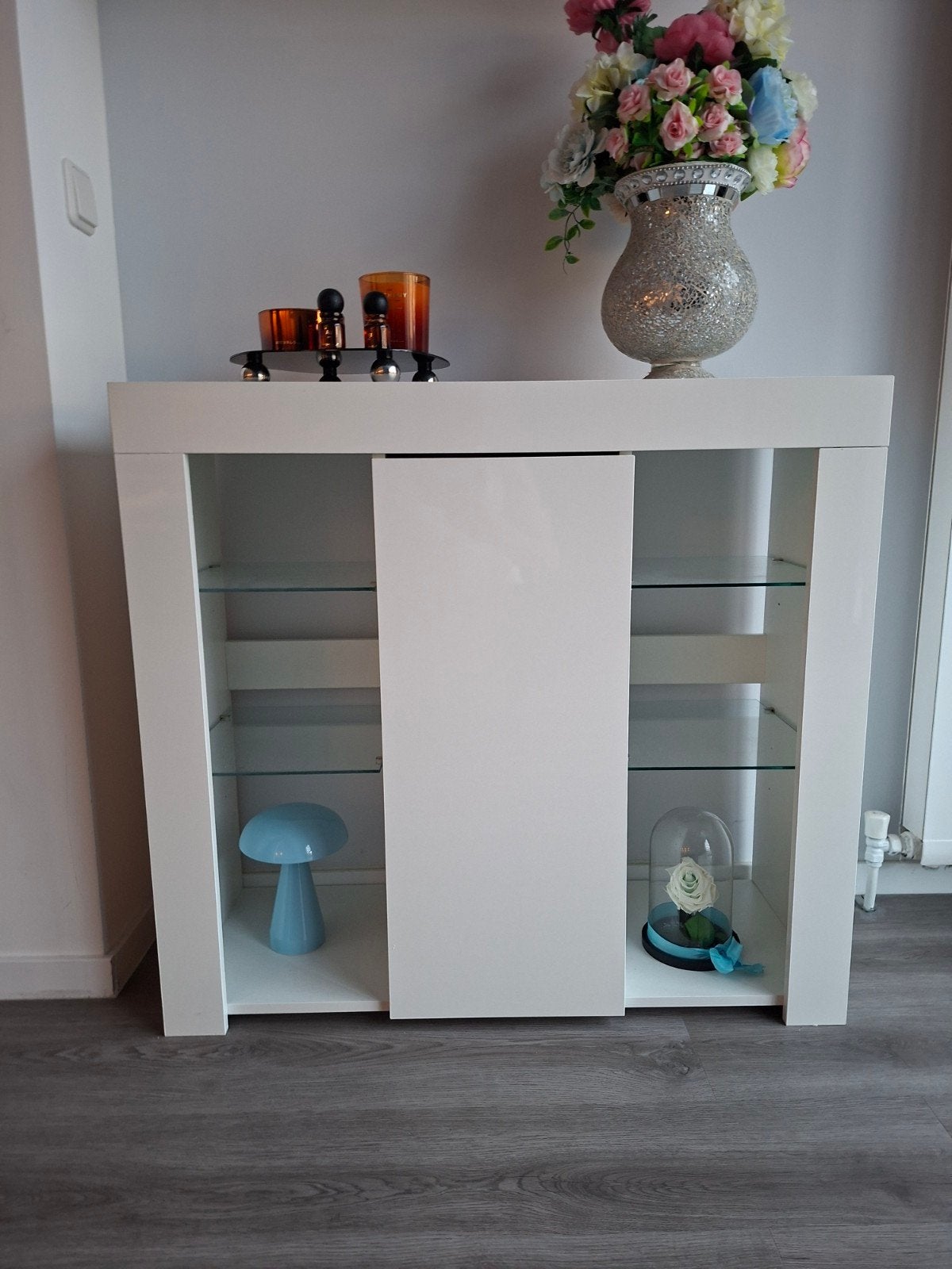 Hoogglans witte dressoir kast met glazen panelen, Ophalen, 50 tot 100 cm, 25 tot 50 cm, Glas
